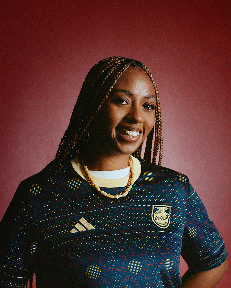 علامتا ADIDAS  وWALES BONNER  تكشفان عن قمصان الفريق الرسمية لمنتخبي  REGGAE BOYZ وREGGAE GIRLZ من الاتحاد الجامايكي لكرة القدم